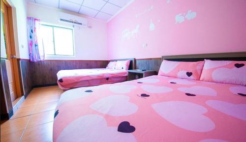 Quadruple Room with Private Bathroom