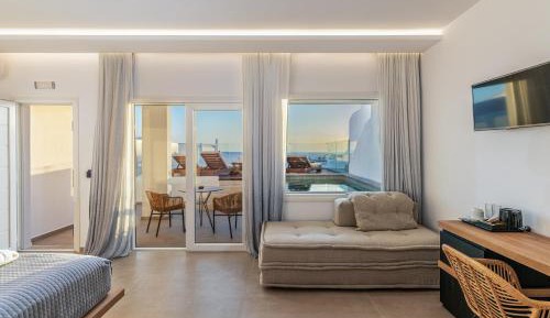 Junior Suite with Outdoor Pool Spa & Sea View