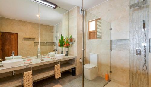  Privilege Suite Jacuzzi with 10% off on selected wines