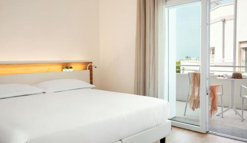 Deluxe Double or Twin Room with Balcony