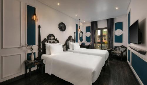 Junior Suite twin room with city view