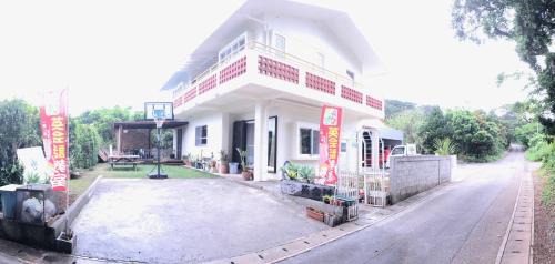 Basic Triple Room with Shared Bathroom