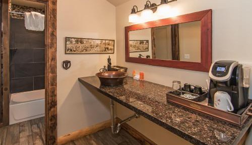 One Bedroom King Suite #10