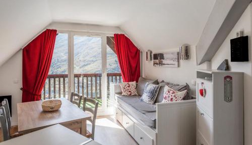 Select Two-Bedroom Apartment (6 People)