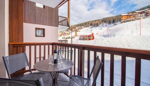 Apartment with Mountain View