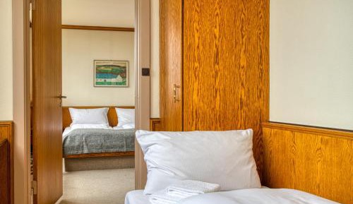 6-Bed Mixed Dormitory Room