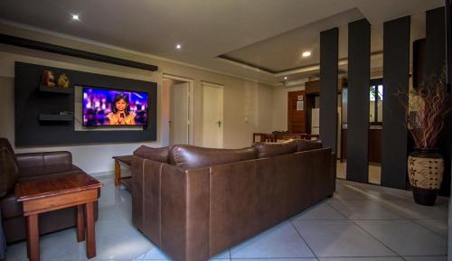 Deluxe Two-Bedroom Apartment