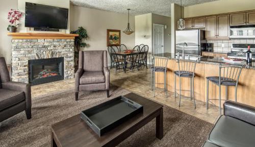 Suite with Mountain View