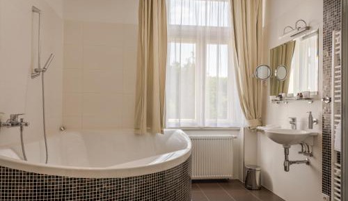 Deluxe Double Room with Bath