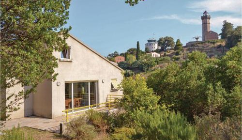 Four-Bedroom Holiday Home