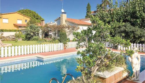 Three-Bedroom Holiday Home 