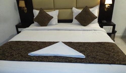 Deluxe Double Room (2 Adults + 1 Child)