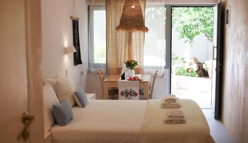 Studio Apartment (2 Adults)
