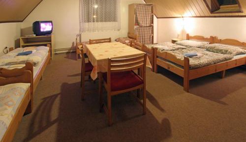 Quintuple Room