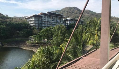 Apartment with Mountain View