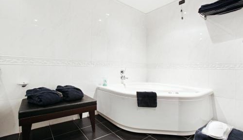 Suite with Hot Tub