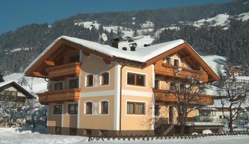 One-Bedroom Apartment with Balcony