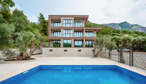Apartment with Garden View