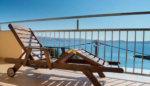 One-Bedroom Apartment with Terrace and Sea View