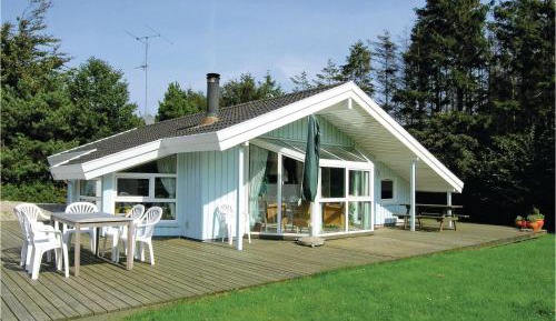 Three-Bedroom Holiday Home 