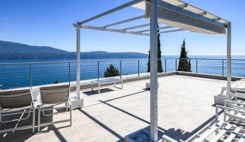 Superior One-Bedroom Apartment with Balcony