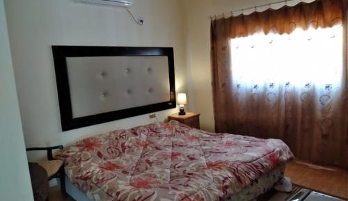 Apartment with Mountain View