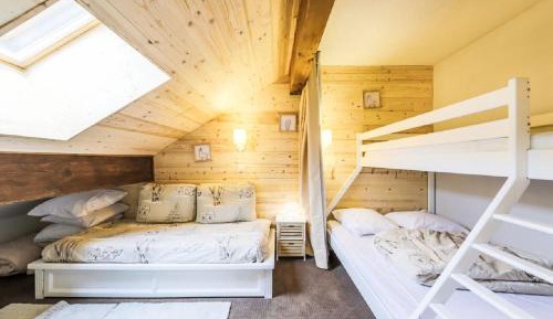 Prestige Two-Bedroom Apartment - Split Level (7 People)