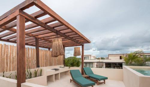 Premium Double Jungle Room Rooftop Private Pool Garden View 1 King Bed