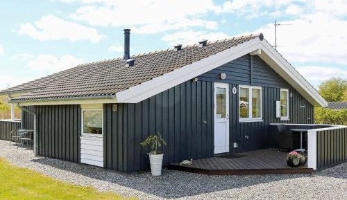 Three-Bedroom Holiday Home 