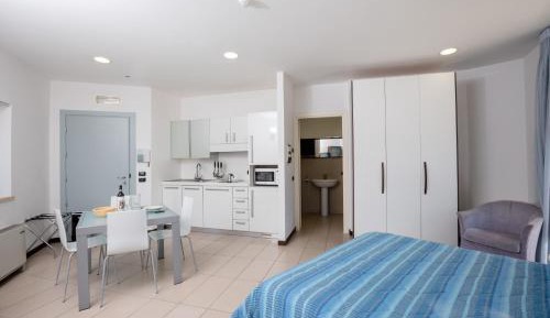 Studio (2 Adults)
