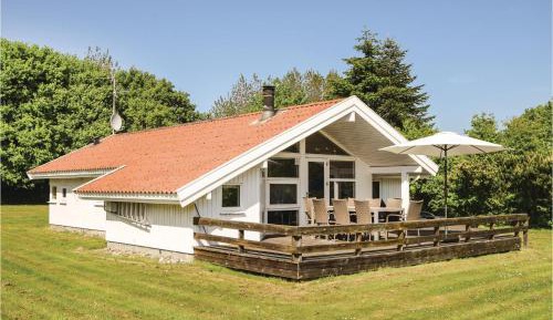 Three-Bedroom Holiday Home 