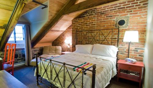 Superior Attic Room