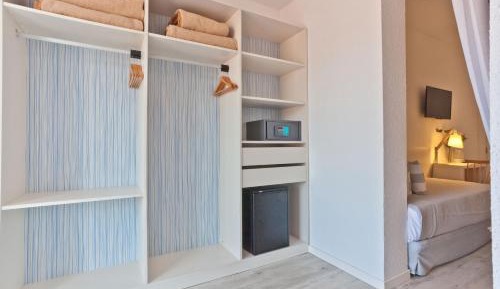 Deluxe Family Room (2 Adults + 2 Children)