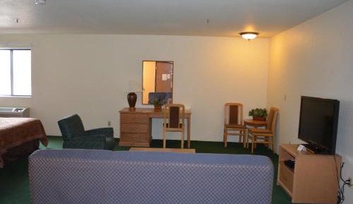 Family Suite with Three Queen Beds - Non-Smoking