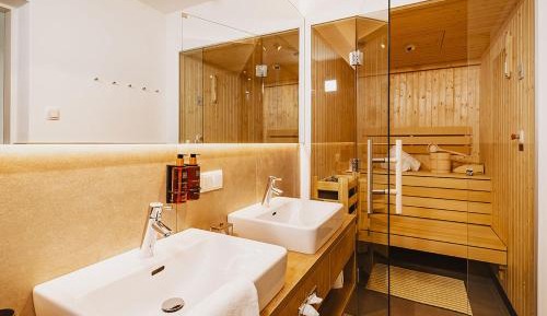 Four-Bedroom Penthouse Suite with Sauna and Balcony
