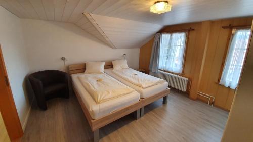 Zweibettzimmer mit Gemeinschaftsbad und TV ohne Balkon