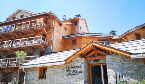 Apartment with Mountain View