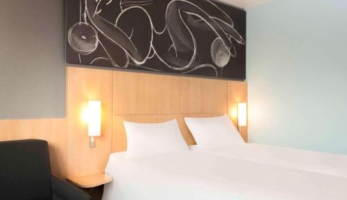 Room with two separate beds