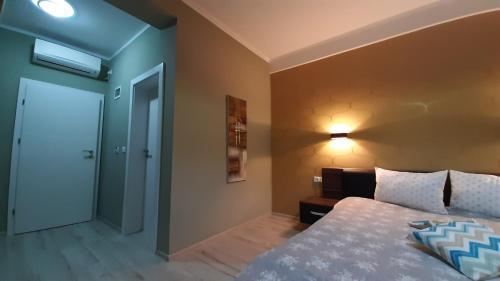 Deluxe Room (2 Adults + 1 Child)