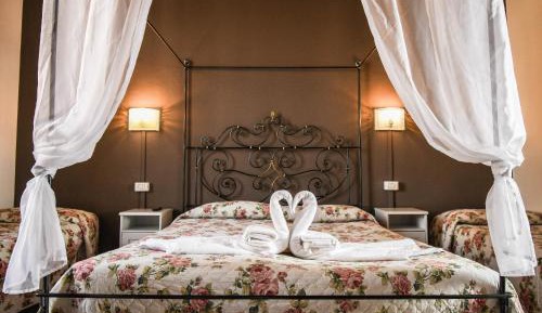 Quadruple Room with Shared Bathroom