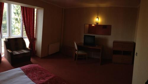 Standard Twin Room with Mountain View
