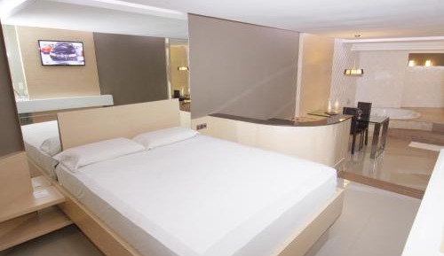 Standard Double Suite