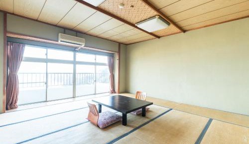 Japanese-Style Quadruple Room with Shared Bathroom - Smoking