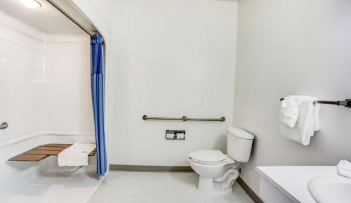 Queen Room - Disability Access - Non-Smoking