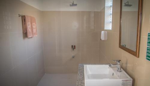 Bed in 8-Bed Mixed Dormitory Room with Ensuite Bathroom