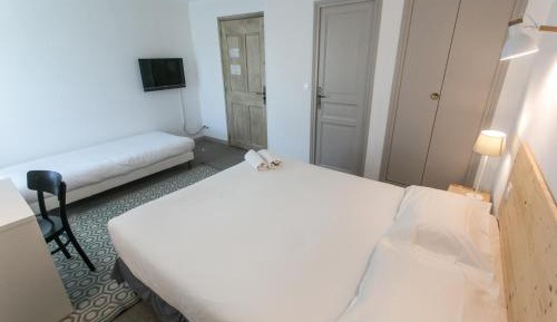 Triple Room (No air-conditioning)