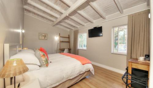 Deluxe Double Room (2 Adults + 1 Child)