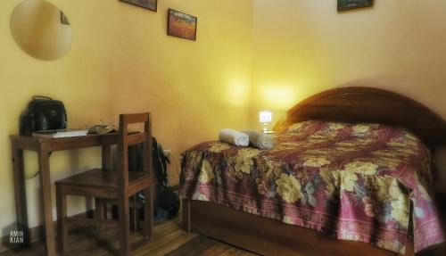 Standard Twin Room with Shared Bathroom