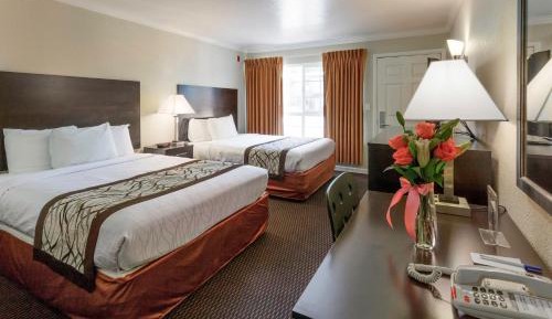 Queen Room with Two Queen Beds - Non-Smoking