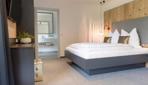 Deluxe Double Room with Bath